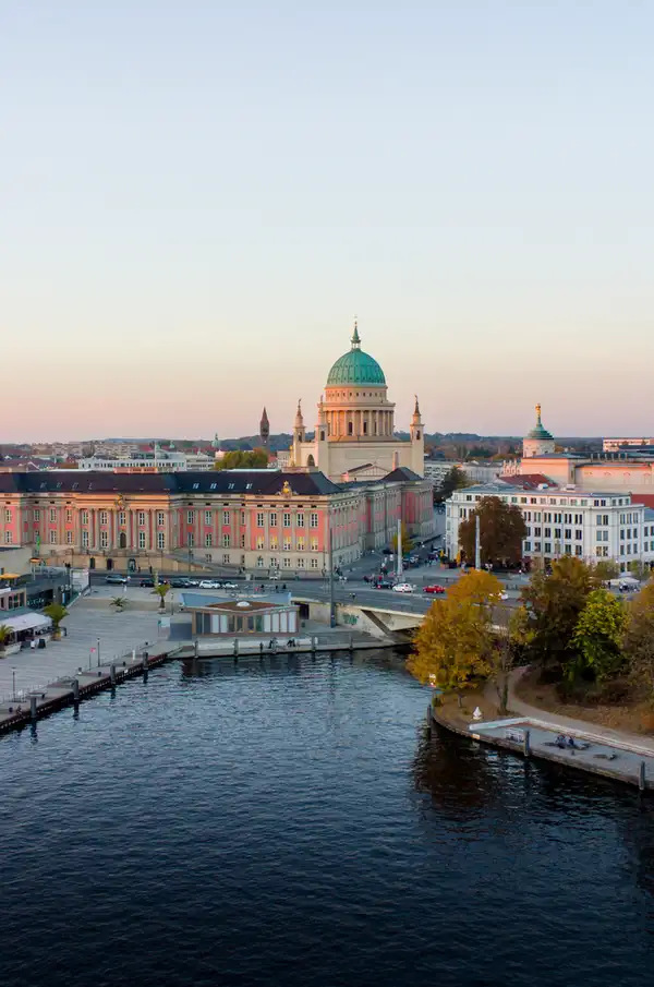 Potsdams Zentrum in herbstlicher Abendstimmung, Luftaufnahme Abend, Dämmerung, Herbst, Innenstadt, Lustgarten, Stadtschloss, Luftaufnahme, Nikolaikirche, Landtag 